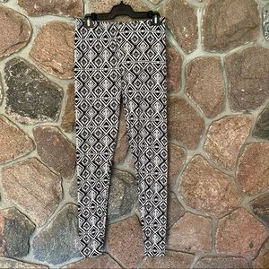 New condition black and white tribal design leggings